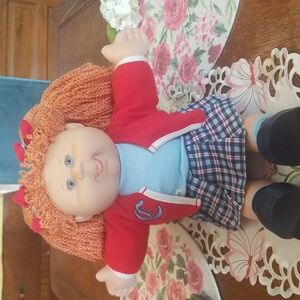 2004 cabbage patch kids girl red yarn hair purplish blue eyes